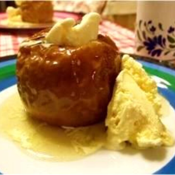 焼きリンゴのバニラアイス添え